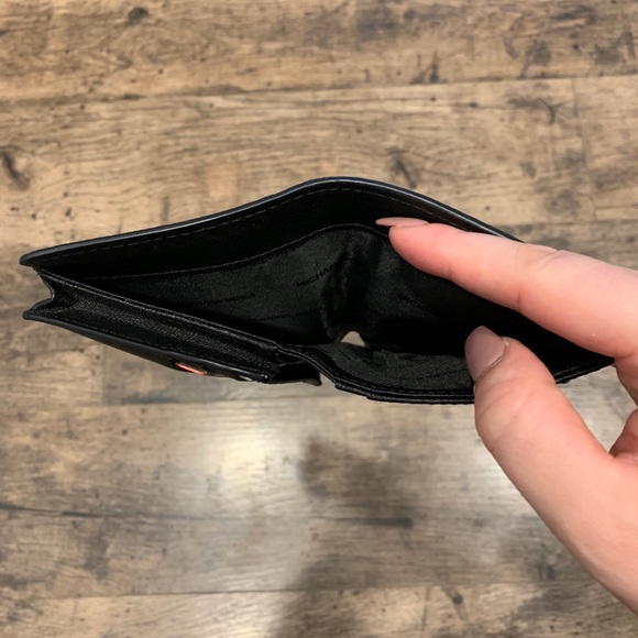Michael Kors Wallet - Picture 4 of 5